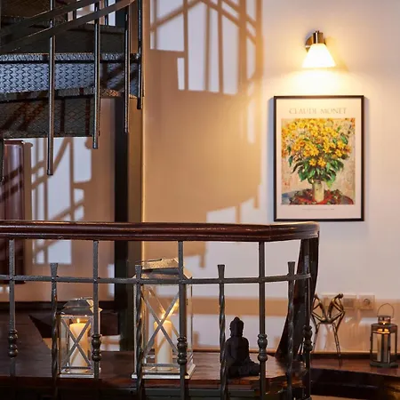 Taksim Square - Unique Loft For 12 Guests