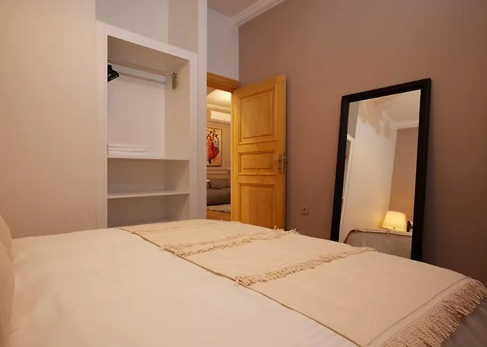 Taksim Square - Unique Loft For 12 Guests