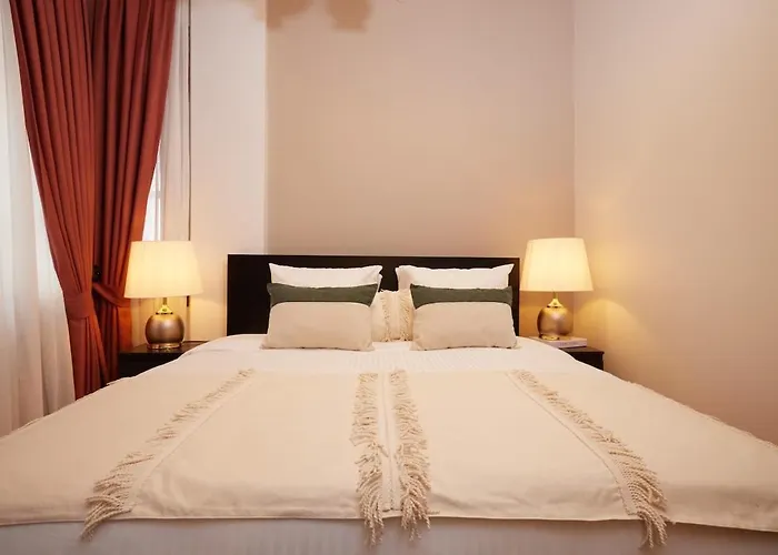 Taksim Square - Unique Loft For 12 Guests